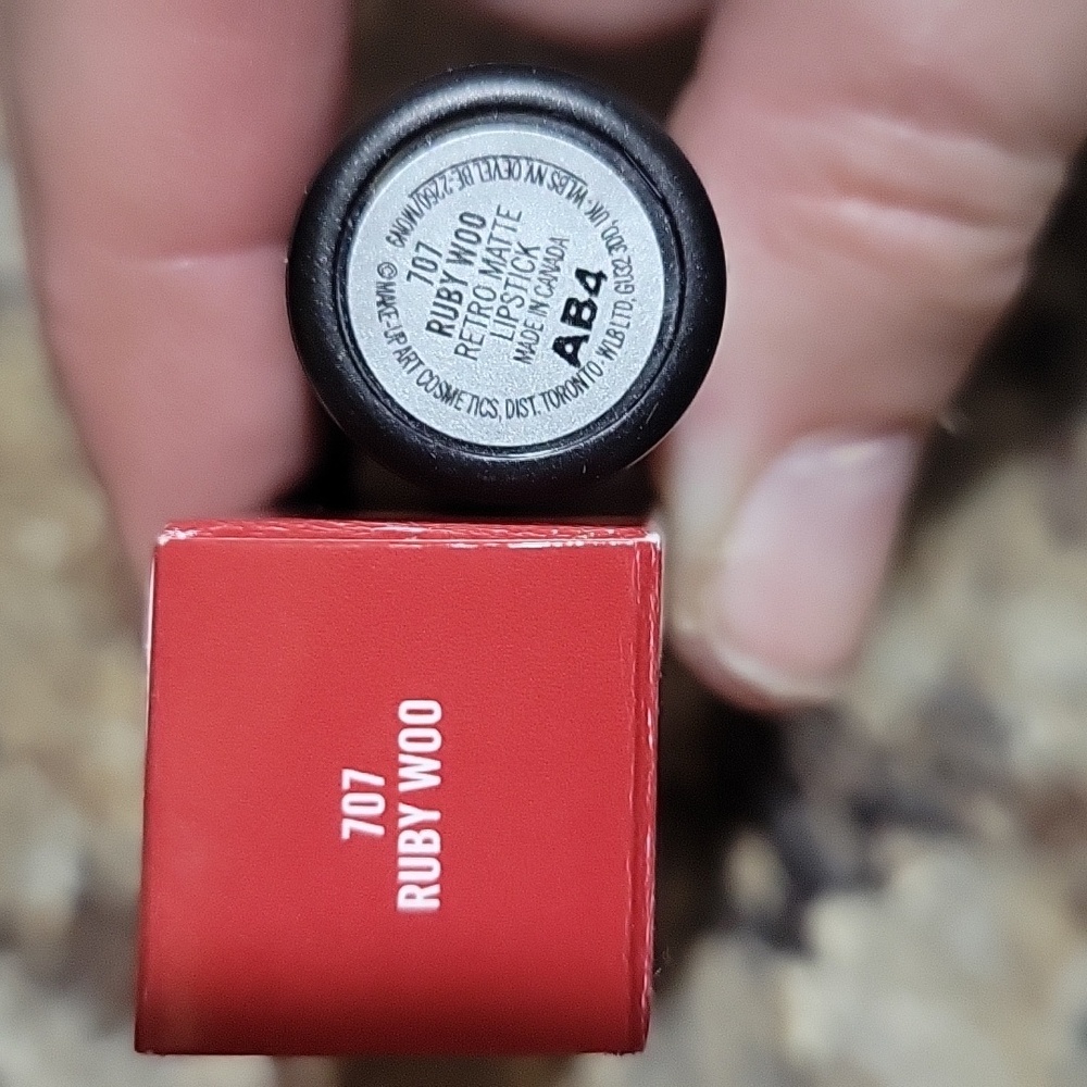 MAC Cosmetics Retro Matte Lipstick - Rouge À Lèvres~ Ruby Woo - Picture 3 of 7